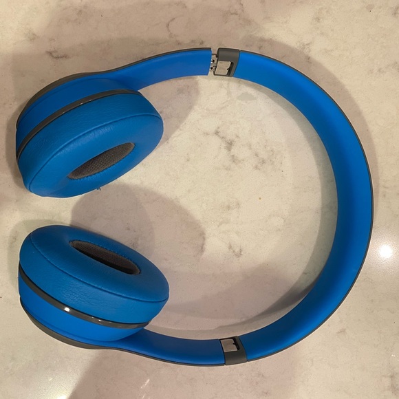 Beats Solo Wireless headphones